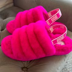 Brand New In Box Hot Pink Ugg Slippers Big Kids Size 6 / Also Equal To A Woman’s 8 Or Uk 38 Pink Ugg Slippers, Fluffy Shoes, Pink Uggs, Cute Shoes Heels, Shoes Ugg, Cute Nike Shoes, Ugg Slippers, Kids Uggs, Girly Shoes