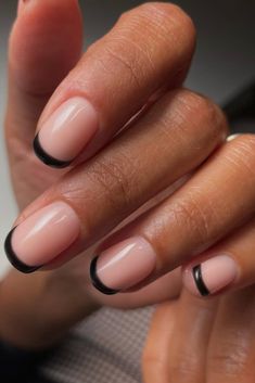 25  Chic French Tip Nail Designs to Elevate Your Look Black Tip Manicure Ideas, Minimal French Tip Nails, French Manicure Black Tips, Blue Tip Nails French Manicures, Short Black French Tip Nails, Classy French Tip Nails, Classy French Tip, Long French Tip Nails, Black French Manicure