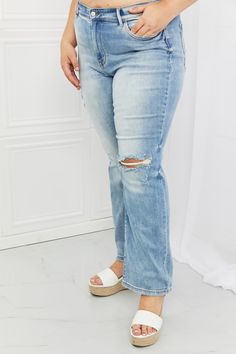 Judy Blue Natalie Full Size Distressed Straight Leg Jeans | Baylee & Brooke’s Boutique Distressed Straight Leg Jeans, Size 16 Jeans, Edgy Look, Light Wash Jeans, Long Tops, Body Types