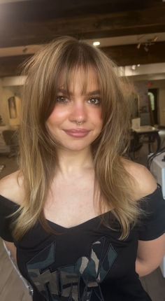 Rockstar Gf Haircut, Rockstar Hair, 70s Haircuts, Swag Hairstyles, Rockstars Gf, Grunge Haircut, 90s Haircuts, Bangs Haircut, Rocker Hair