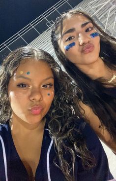 Hoco Football Game Face Paint Ideas, Face Paint Ideas For Volleyball Games, Spirit Week Makeup Ideas, Fnl Makeup, Eyeblack Designs Football, Face Paint Ideas For School Spirit, Football Game Paint, Volleyball Face Paint