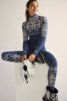 Sweaty Betty Ski, Ski Base Layers, She Looks So Perfect, At Home Outfits, Stylish Activewear, Trip Outfits, Shiny Leggings