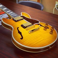 an electric guitar sitting on top of a wooden table