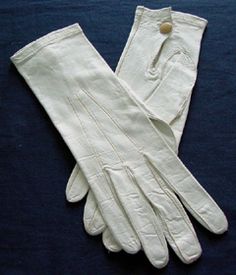 PATRON + SATURDAY SECRETS – Kid gloves were usually only for the rich – here is how they were cleaned in the 1890s – Alabama Pioneers Victorian Evening Dress, Wrist Gloves, Gloves White, Evening Gloves, Formal Gloves, Kid Gloves, Elegant Man, Historical Dresses, Mens Gloves