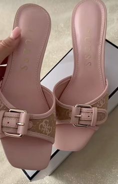 Pink Kitten Heels, Guess Vintage, Heels Aesthetic, Heels Pink, Guess Heels, Luxury Girl, Vintage Heels, Closet Designs, Guess Shoes