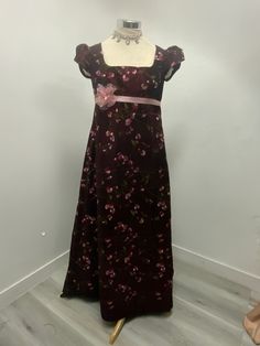 Beautiful regency style dress made with burgundy/wine embroidered taffeta fabric and petal style sleeves very light dress with a small train.please note it takes me 5-8 business days to produce and ship your dress after you place your order. THERE IS NO RETURNS OR EXCHANGES ACCEPTED PLEASE BE SURE TO CHECK THE MEASUREMENTS ON THE BOTTOM OF THE DESCRIPTION. If for any reason the measurements don't match with yours be sure to provide to me at the time of order. PLEASE NOTE COLOR MAY BE A LITTLE DI Fitted Burgundy Ball Gown Evening Dress, Red Fitted Victorian Dress In Regency Style, Regency Style Fitted Gown For Fancy Dress, Fitted Silk Victorian Dress In Regency Style, Regency Style Fitted Victorian Silk Dress, Formal Victorian Dress With Fitted Bodice In Satin, Fitted Regency Style Dress, Burgundy Silk Wedding Dress, Fitted Satin Victorian Dress For Formal Occasions