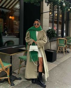 Looks Pinterest, Trench Coat Outfit, Autumn Fits, Neue Outfits, Green Scarf, Coat Outfits, Mode Inspo