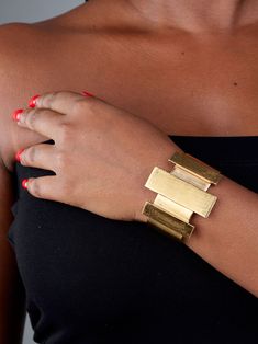 Prepare for endless compliments with this eye-catching bracelet. The Cala Bar Statement Cuff is a striking art-deco-inspired piece featuring a brushed matte 24k gold-plated finish over recycled brass. Its sleek rectangular columns and craftsmanship make it the perfect accessory to elevate your look. Dimensions: Center Accent: 0.59in x 1.77in (15mm x 45mm) Side Accents: 0.39in x 1.37in (10mm x 35mm) Maximum height: 1.7in (45mm)