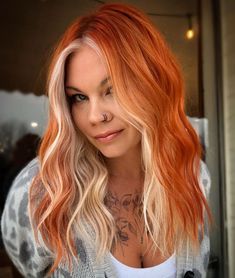 Dark Hair With Blue Tint, Dark Hair With Blue, Orange Hair Ideas, Trend Haircolor, Orange Ombre Hair, Gemini Hair, Peekaboo Highlights