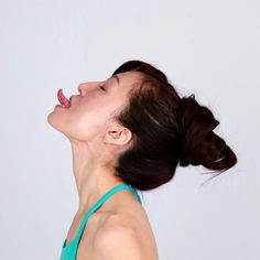 Jaw Line Exercise Woman, Jaw Line Exercise, Jowl Exercises, Neck Fat Exercises, Line Exercise, Rid Of Double Chin, Face Yoga Method, Facial Cupping