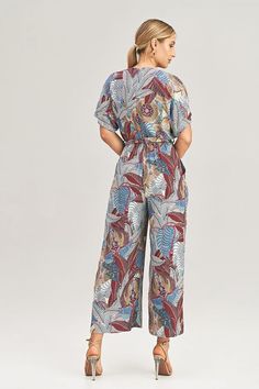 Step into the season of sunshine and sass with our Summertime Chic Kimono Jumpsuit. Designed for the fashion-forward and free-spirited, this jumpsuit combines elegance and comfort, making it the ultimate choice for warm-weather adventures. With its loose fit, wide legs, and kimono-style sleeves, this jumpsuit will have you feeling effortlessly chic and ready to conquer the summer in style. Key Features & Benefits: Breezy Elegance: The loose fit and wide 7/8 legs provide a breezy and comfortable Kimono Jumpsuit, Cycling T Shirts, Womens Dress Tops, Mode Kimono, Womens Jackets Casual, Loose Jumpsuit, Skirt Suit Set, Top Shirt Women, Kimono Style