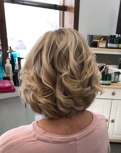 SPRING HAIRSTYLES FOR WOMEN OVER 50 - valemoods Short Stacked Bob, Stacked Bob Haircuts, Short Stacked Bob Haircuts, Haircuts For Ladies, Mid Length Layered Haircuts, Stacked Bob, Cute Layered Haircut Mid Length, Layered Haircut Mid Length, Haircut Mid Length