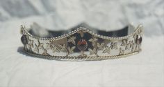 Simple Crown, King And Queen Crowns, Diy Hair Accessories Ribbon, Royal Crowns, Red Stones, Royal Jewels, Crown Jewels