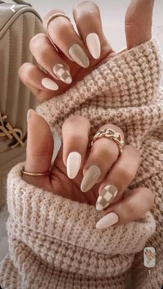 cute, autumn, fall, brown, white, orange,trendy, nail art Ongles Beiges, Tan Nails, Checkered Nails, Boho Nails, Simple Fall Nails, September Nails, Cute Nails For Fall, Plaid Nails, Nagel Tips