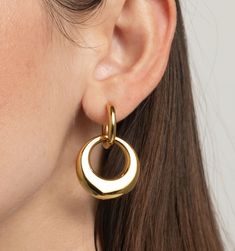 Meet these gorgeous hoop earrings. They're not just lightweight, tarnish-resistant, and waterproof, but also super chic! The puffy design gives them a modern and sleek look, perfect for any occasion. Chic Polished Round Hoop Earrings, Chic Polished Finish Round Hoop Earrings, Modern Everyday Earrings With Shiny Finish, Modern Shiny Finish Earrings For Everyday, Chic Huggie Earrings, Modern Shiny Finish Everyday Earrings, Sleek Metal Earrings For Everyday Wear, Sleek Everyday Metal Earrings, Modern Shiny Hoop Earrings