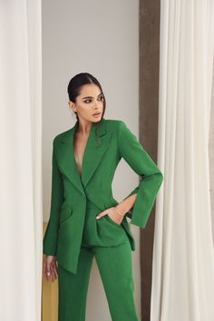 Flared Jacket with Slits on the Sleeves Green | VICLAN Target Interview Outfit, College Interview Outfit, Green Blazer Outfit, Flared Jacket, Law Fashion, Style Classe, Woman Suit, Elegant Outfits, Target Clothes