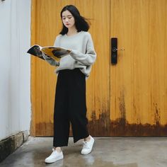 Wide Leg Black Pants Outfit, Wide Pants Outfit, Loose Pants Outfit, Winter Pants Outfit, Aesthetic Clothing Stores, Egirl Outfits, Leg Pants Outfit, High Waist Pants