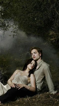 Bella Y Edward, Twilight Saga Books, Vampire Twilight, Robert Pattinson Twilight, Beau Film, Twilight Edward, Robert Pattinson And Kristen, Twilight Photos, Twilight Book