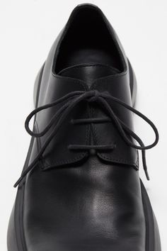 Lace-up derby shoes crafted from smooth leather with soft chunky rubber soles detailed with branding on the back of the soles. Complete with a round and slightly raised toe and stars on the soles. FN-MN-SHOE000272 Modern Lace-up Leather Shoes For Derby, Leather Lace-up Shoes With Contrast Sole, Business Wingtip Lace-up Shoes With Lug Sole, Modern Wingtip Lace-up Shoes With Rubber Sole, Low-top Lace-up Shoes With Leather Sole For Work, Leather Lace-up Oxfords With Contrast Sole, Leather Oxfords With Contrast Sole, Leather Oxfords With Textured Sole And Flat Heel, Wingtip Dress Shoes With Lug Sole For Derby