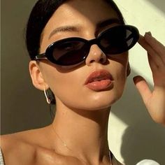 Super Cute And Stylish Ships In 5-10 Business Days Round Sunglasses Vintage, Oval Glasses, Round Sunglasses Women, Sunglasses Women Designer, Long Faces, Luxury Eyewear, Cat Eyes, Cool Sunglasses, Retro Women