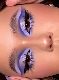 Blue Chrome Eyeshadow, Makeup Looks Color, Graphic Makeup Looks, Olivia Makeup, Trippy Makeup, Makeup Looks Eyeshadow, Unique Makeup Looks, 2024 Makeup, Shower Makeup