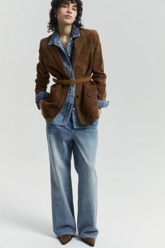 Suede Shirt Outfit, Casual Work Outfit, Brown Suede Jacket, Classy Casual Outfits, Cool Street Fashion, Autumn Outfit, Casual Denim