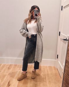 DON'T MISS THIS ONE! - The Sister Studio 30 Degree Weather Outfit Work, Chelsea Boot Winter Outfit, Rainy Day Teacher Outfit Fall, Comfy Hairstylist Outfit, November Work Outfits, Teacher Winter Outfits Elementary, Winter Curvy Outfits, Mom Fall Outfits, Salon Attire