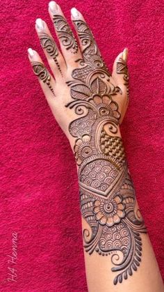 henna tattoo on the hand is very attractive and unique, it's easy to do