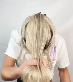 This is a guide on an easy pull-through braid. Learn how to do an easy pull-through braid in this quick tutorial. Transition To Gray Hair, Dress Alterations, Frizz Control, Shirt Dress Casual, Hair Elastics, Tee Outfit, Gray Hair