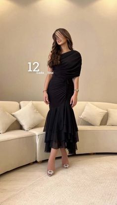 2023 Dresses For Ladies, Beautiful Heels Classy, Prom Dresses 2023 Modest, Outfits For Events Classy, Elegant Dresses Dinner, Modest Fancy Dresses, Simple Elegant Prom Dresses, Simple Prom Dress Modest, Simple Soiree Dresses