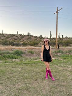 Pink Cowboots Outfit, Hot Pink Cowgirl Boots Outfit, Purple Cowboy Boots Outfit, Pink And Black Cowgirl Outfit, Hot Pink Boots Outfit, Outfits Rbd