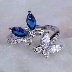 Quinceanera Jewelry, Butterfly Rings, Hand Jewelry Rings, Jewelry Necklace Simple, Jewelry Butterfly, Pretty Jewelry Necklaces, Cute Engagement Rings, Diamond Butterfly, China Jewelry