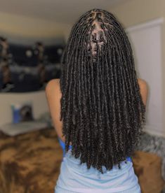 Black Girls Locs, Pretty Dreads, Cabello Afro Natural, Faux Locs Hairstyles, Dreadlock Styles, Protective Hairstyles Braids, Natural Curls Hairstyles