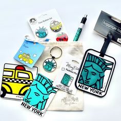 New York Gift Bag Statue Of Liberty Mary Ellis NYC Souvenir Collection - Fifth Avenue Manufacturers New York Snow Gift, Gifts From New Jersey, Park City Wedding Gifts, New York Statue, Handmade Gifts For Boyfriend, Liberty New York, Travel Gift Set