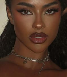 Pretty Dark Makeup Looks, Dark Feminine Beauty, Lola Thompson, Dark Skin Aesthetic, Make Up Inspo Aesthetic, 27 Aesthetic, Brown Girl Makeup, Mekap Mata