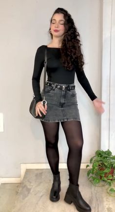 Denim Mini Skirt Outfit, Bartender Outfit, Sweater Skirt Outfit, Cute Edgy Outfits, Dress With Stockings, Cute Preppy Outfits, Fashion Tights, Causual Outfits, Jeans Rock