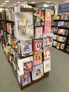 there are many magazines on display in the store