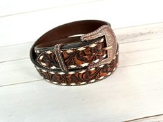 leather tooled western belt with removable copper buckle (screw on) sizes: All are 1.5" wide  Small 29"-32" Medium 32"-36" Large 36"-40" XL 40"-44" Buckle is removable with screws** handmade by Bar H Equine  Not customizable Leather Tool Belt, Casual Country Outfits, Western Belt, Tool Belt, Western Leather, Western Belts, Cute Keychain, Purse Strap, Dark Floral