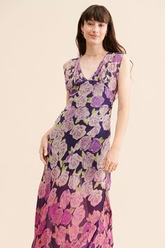 Rent Rose Garden Maxi Dress from Nuuly. Pick 6 items for $98/month. Free shipping + returns. Chic Silk Midi Dress For Garden Party, Summer Evening Dress With Rose Print, Summer Evening Dresses With Rose Print, Feminine Silk Midi Dress For Garden Party, V-neck Rose Print Dress For Garden Party, V-neck Dresses With Rose Print For Garden Party, Elegant Silk Floral Dress For Garden Party, Chic Rose Print Evening Dress, Feminine Evening Dress With Rose Print