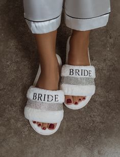 Wedding Slippers, Bride Custom Slippers, Bride Fluffy Rhinestone Slippers, Getting ready slippers, Ivory Rhinestone Bridal slippers-rhin,bol 🌟About🌟 These  Customized slippers are perfect gifts for the bride and bridesmaids.  You can personalize it with an initial, name or wedding role.  Sizes: S, M, L S -  5.5-6 (36-37) M -  7-8 (38-39) L- 8.5-9  (40-41) For bathrobes : https://www.etsy.com/listing/1384273460/bridesmaid-cozy-terry-spa-bathrobes?click_key=661d8cdd66e765b9dbf2a4be05238e3f9b151b Rhinestone Slippers, Custom Slippers, Bridesmaid Socks, Slippers Wedding, Feather Slippers, Robes Satin, Gifts For The Bride, Socks Party, Bridal Slippers