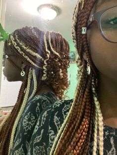 Braid Hairstyles Beads, Curled Box Braids Hairstyles, Box Braid Colors Ideas Black Women, Box Braid Inspiration, 2 Colored Braids, Box Braids With Color In The Back, Box Braids Hair Color Ideas, Colored Box Braids Inspiration, Braids For Black Hair Protective Styles