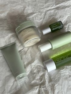 Green Skincare Aesthetic, Toner Pads, Products Aesthetic, Beautiful Skin Care, Serious Skin Care, Moisturizing Toner, Cosmetic Design, Fancy Makeup