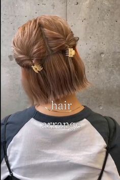 Bob Hair Fashion Outfits, Hair Accessories For Bob Hairstyle, Funky Hairstyles For Short Hair, Bob Hairstyles With Headbands, Bob Hair Dos Ideas, Bridesmaid Hair For Short Hair, Scrunchie Hairstyles Short Hair, Short Hair With A Hat, Short Hair Accessories Ideas