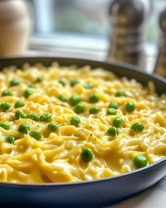 a pan filled with macaroni and peas