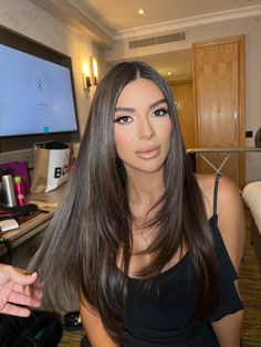 Brow Hair Color, Dark Brown Long Hair, Haircuts For Straight Hair, Natural Hair Colour, Hollywood Flawless Filter, Kylie Hair, Look And Find, Effortless Waves