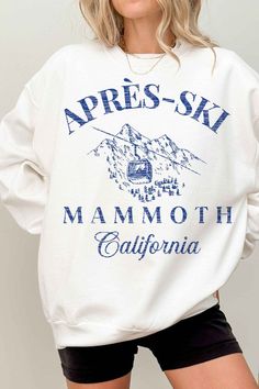 APRES SKI MAMMOTH CALIFORNIA OVERSIZED SWEATSHIRTPREMIUM COTTONOVERSIZED FIT Casual White Sweatshirt For Winter Sports, Cozy Graphic Print Tops For Spring, Casual Tops For Winter Sports, Casual Skiing Tops, Casual Graphic Print Tops For Winter Sports, Casual Winter Skiing Tops, Casual Crew Neck Sweatshirt For Ski Season, Long Sleeve Tops For Ski Season And Winter Sports, Cozy Graphic Print Sweatshirt For Spring