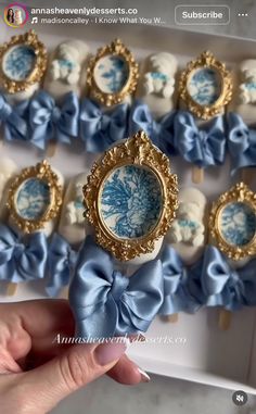 there is a small blue and white brooch with a bow in the middle of it