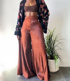 High Fashion Vintage (@randomandchic) • Instagram photos and videos Garden Vibes Outfit, Flowy Chic Outfits, Classy Flowy Outfits, Elegant Bohemian Fashion, Boho Luxe Fashion, Boho Sheek Outfits, Hippy Chic Outfits, Classy Bohemian Outfits, Goddess Fashion Inspired Outfits