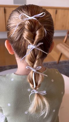 Thanksgiving Kid Hairstyles, Girls Thanksgiving Hairstyles, Kids Hairstyles With Headband, Christmas Hair Styles For Kids Simple, Ballet Recital Hair, Xmas Hairstyles For Kids, Kids Hairstyles Ponytails, Toddler Christmas Hairstyles Girl, Girls Holiday Hairstyles