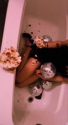 Photoshoot, disco balls, bathtub photoshoot, cake, birthday cake photoshoot, birthday, elegant, cake in bathtub Birthday Cake Photoshoot, Disco Photoshoot, Bathtub Photoshoot, Birthday Photo Ideas, Birthday Elegant, Cake Photoshoot, Photoshoot Birthday, 25th Birthday Cakes, Elegant Cake